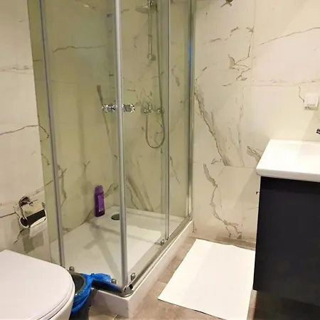 Apartment Near Airport Metro 1-bdr Gympool *
