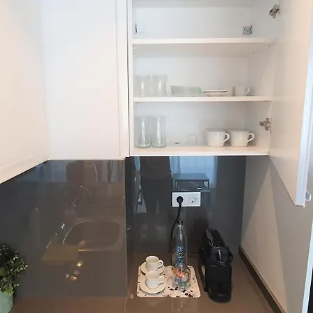 Near Airport Metro 1-bdr Gympool Appartamento
